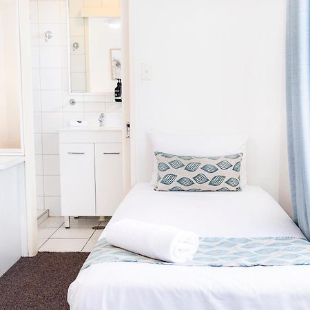 Palm View Holiday Apartments Bowen Bagian luar foto