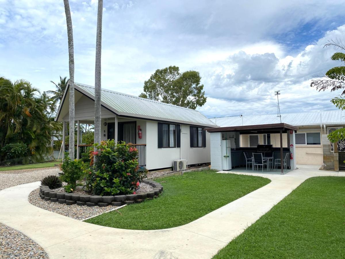 Palm View Holiday Apartments Bowen Bagian luar foto