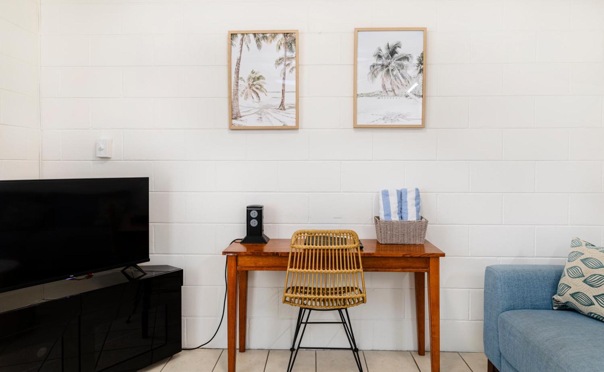 Palm View Holiday Apartments Bowen Bagian luar foto