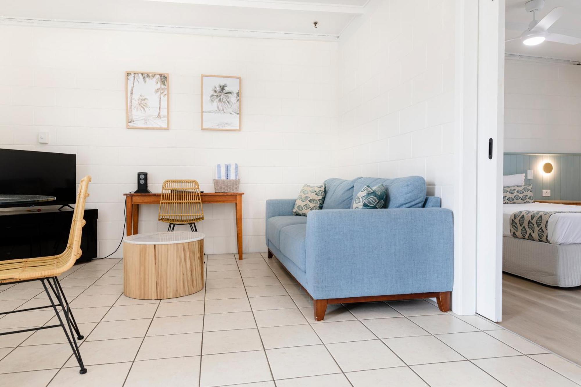 Palm View Holiday Apartments Bowen Bagian luar foto