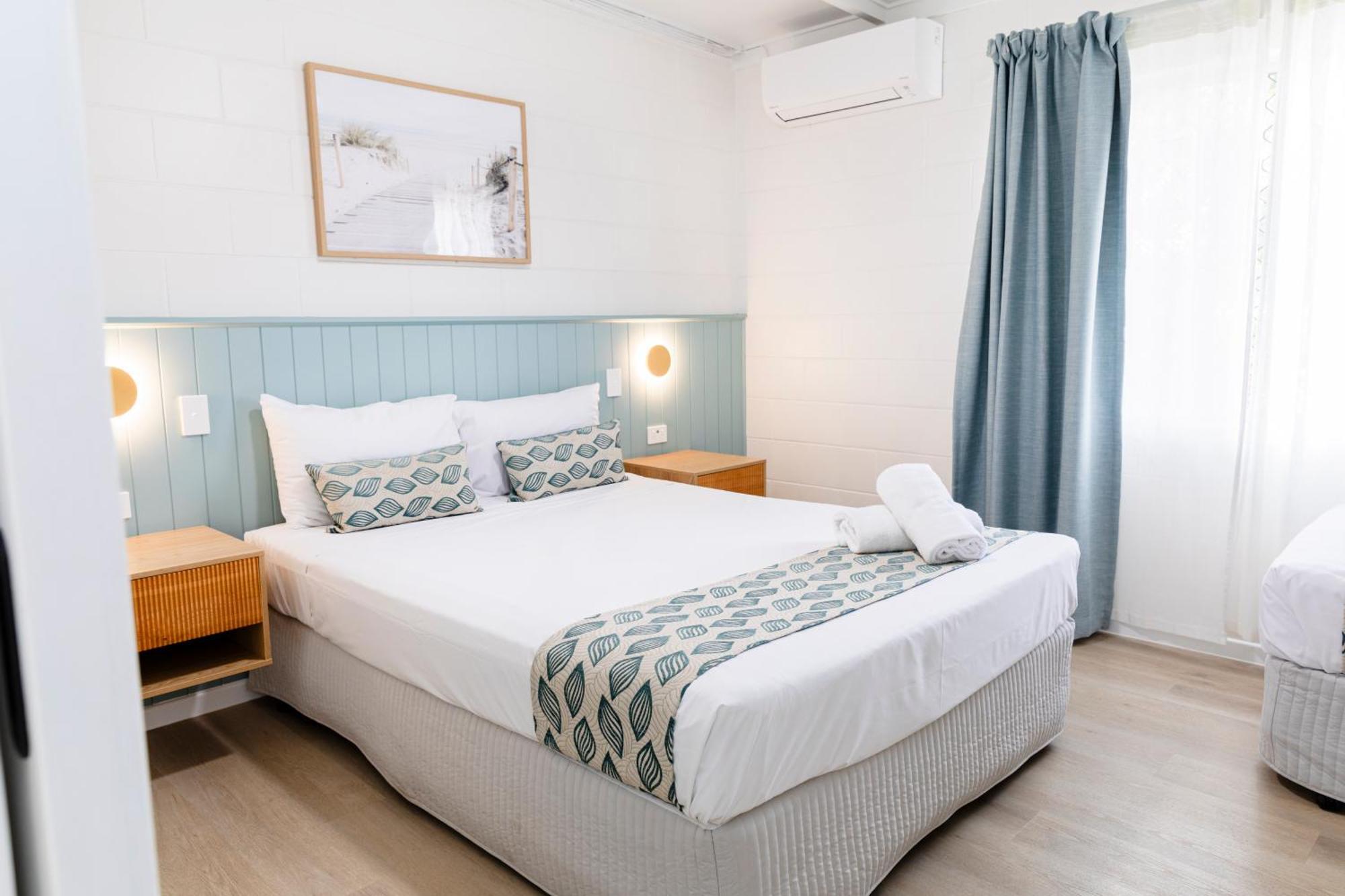 Palm View Holiday Apartments Bowen Bagian luar foto