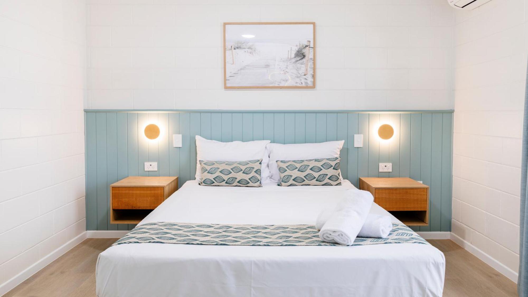 Palm View Holiday Apartments Bowen Bagian luar foto
