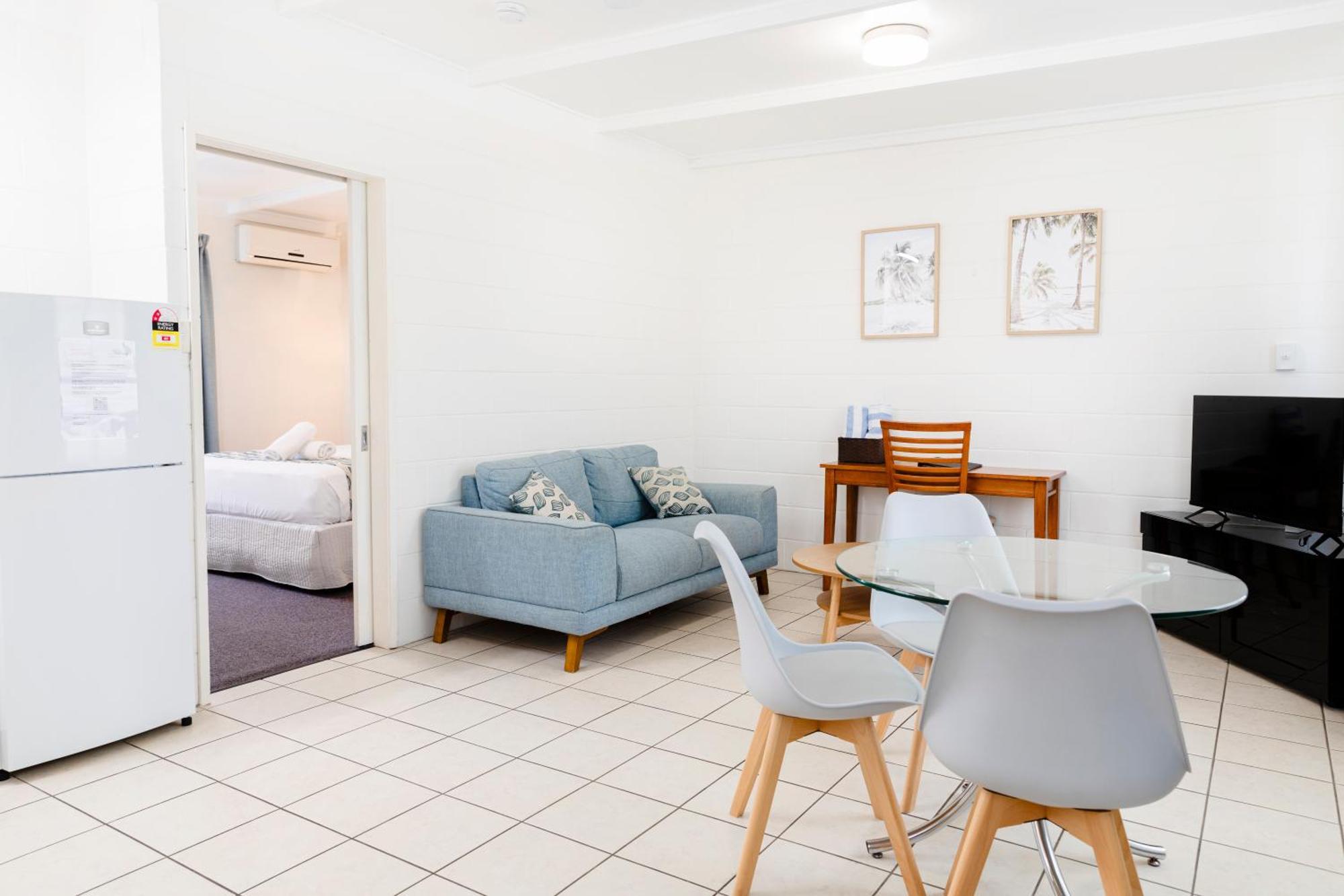 Palm View Holiday Apartments Bowen Bagian luar foto