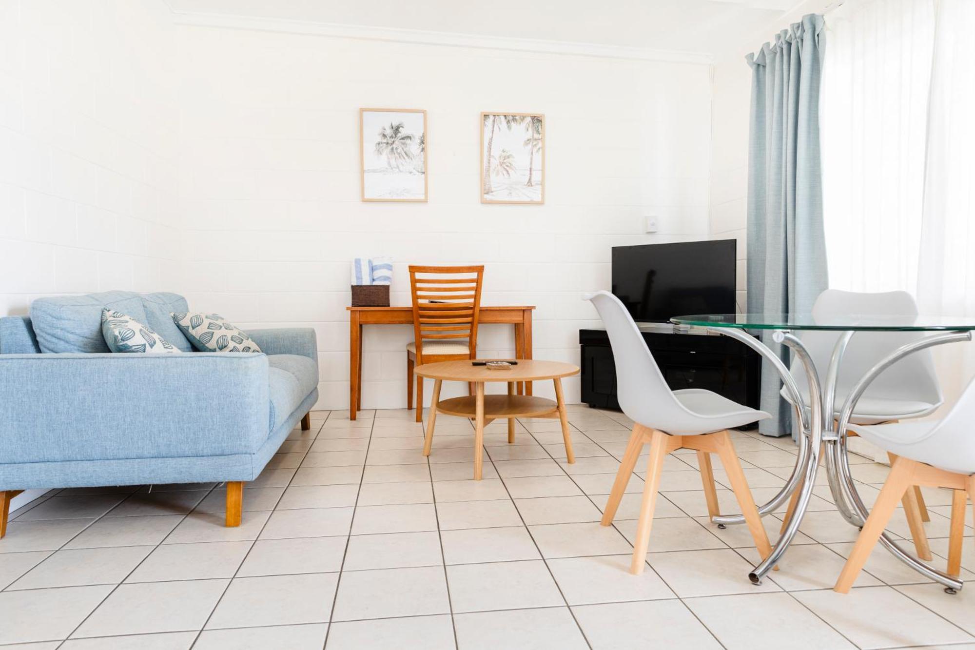 Palm View Holiday Apartments Bowen Bagian luar foto