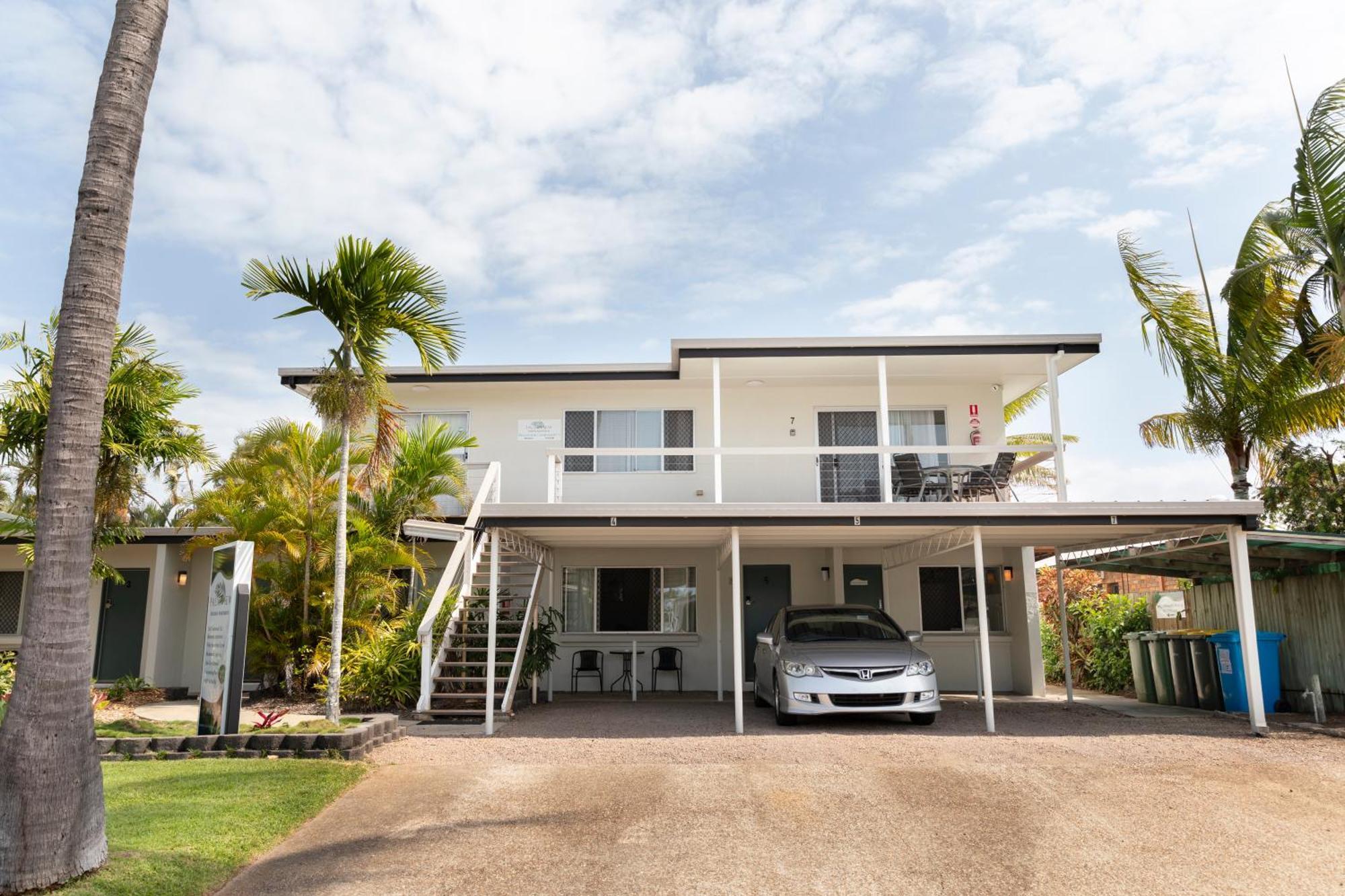 Palm View Holiday Apartments Bowen Bagian luar foto