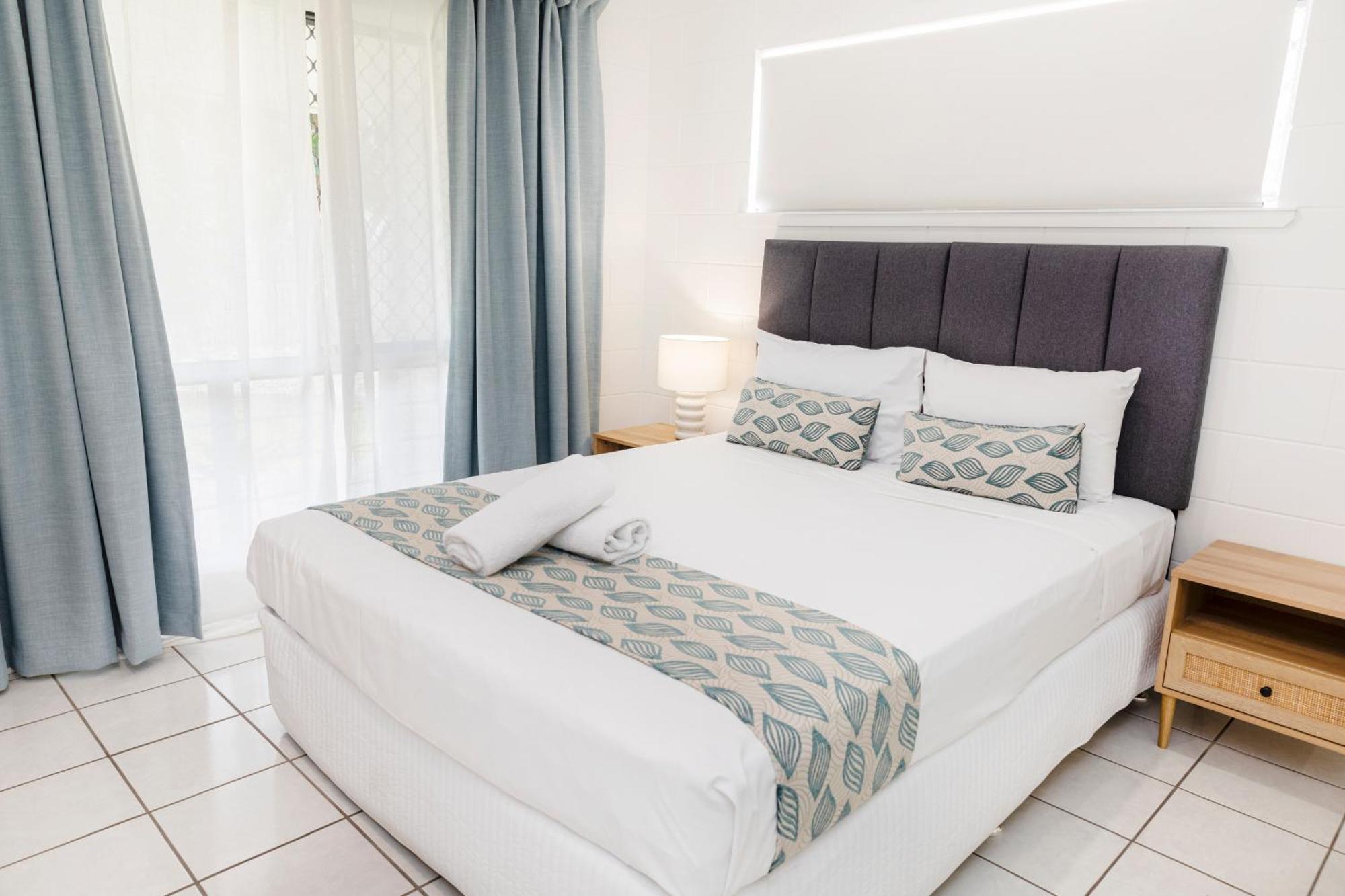 Palm View Holiday Apartments Bowen Ruang foto