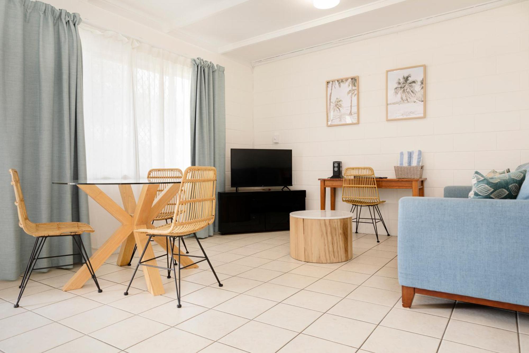 Palm View Holiday Apartments Bowen Ruang foto