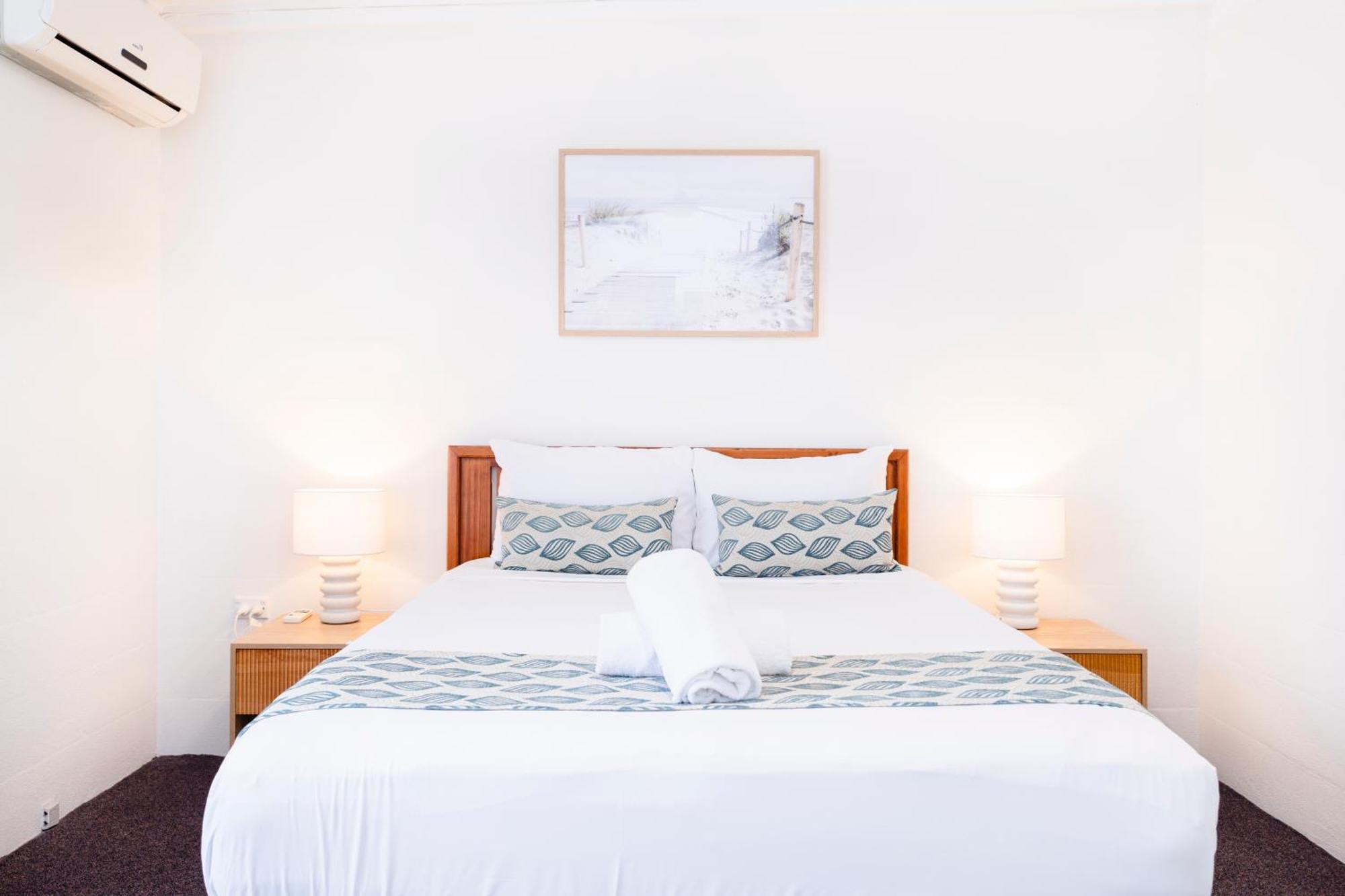 Palm View Holiday Apartments Bowen Bagian luar foto